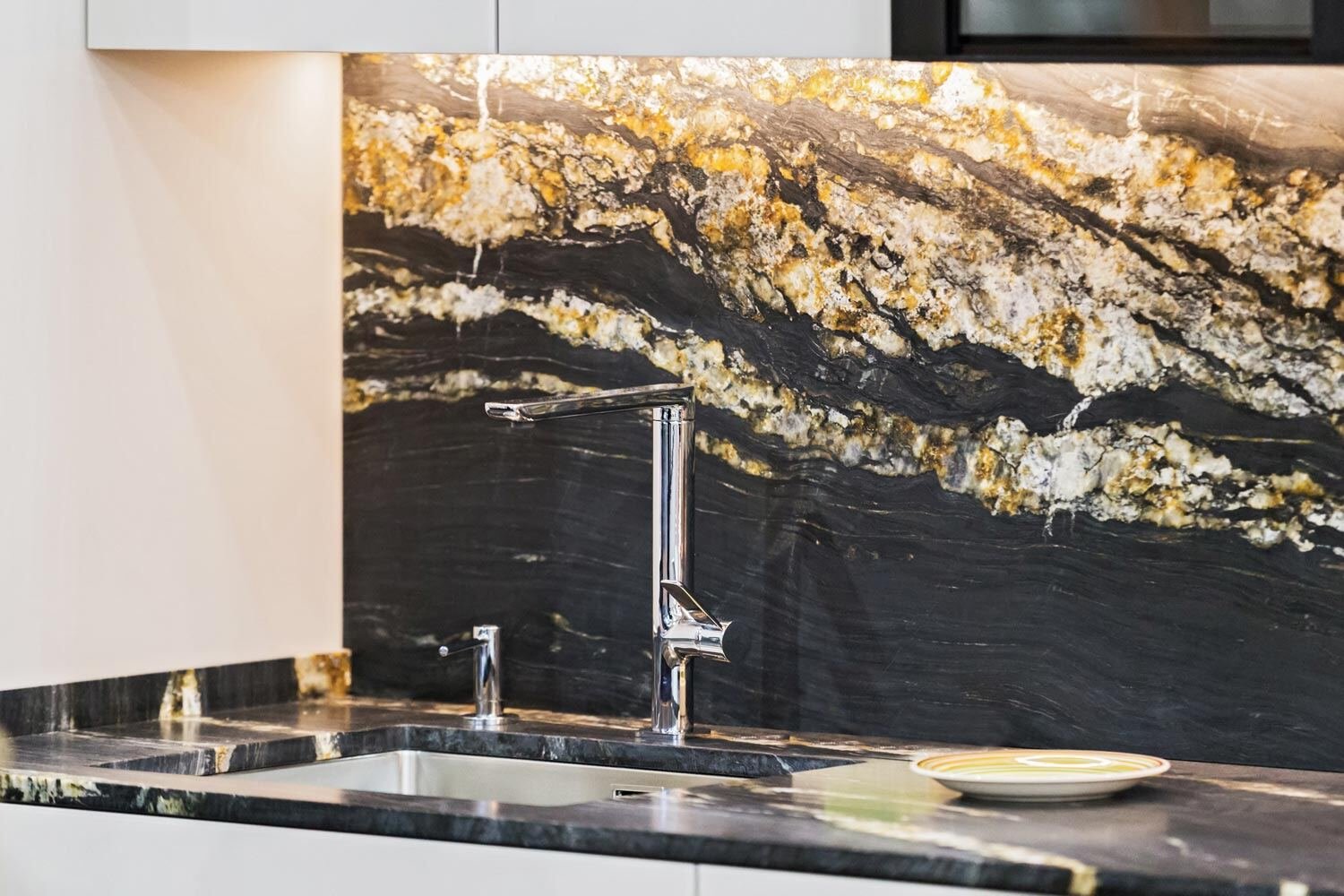 granite-titanium-gold